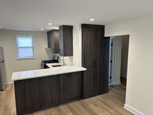 Foto del edificio - 211 Highview St