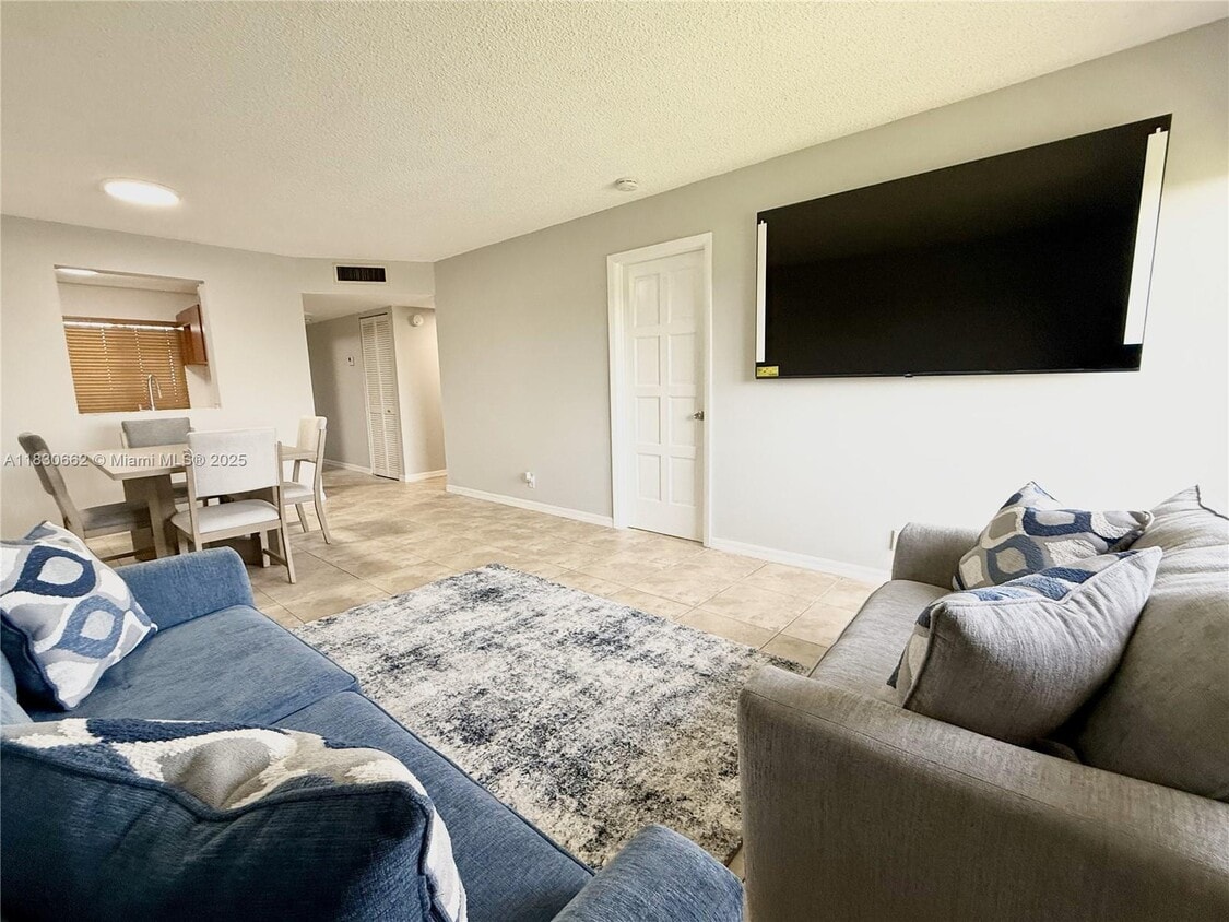 Primary Photo - 8550 N Sherman Cir
