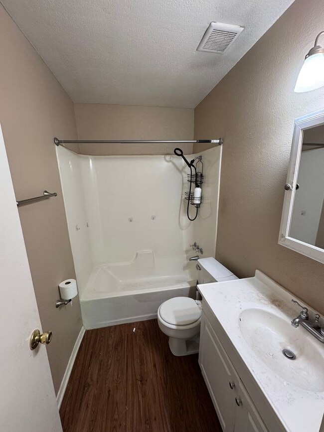 Building Photo - Cozy 3bedroom home