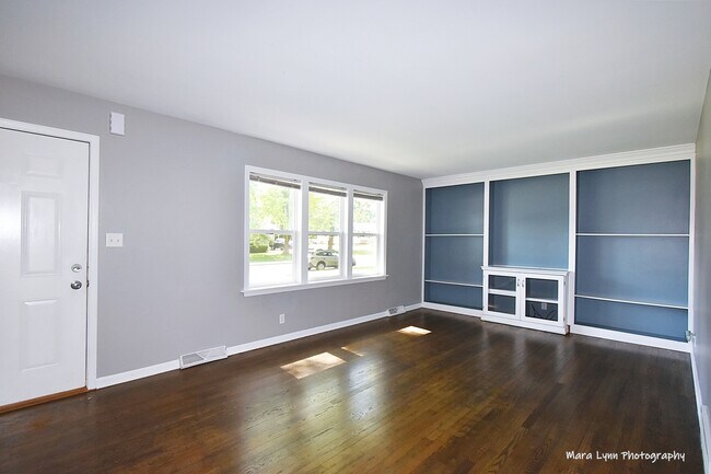 Building Photo - 307 Hillside Pl