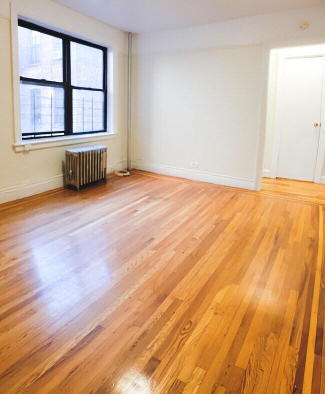 1462 Taylor Ave Unit 18, The Bronx, NY 10460 Room for Rent in The
