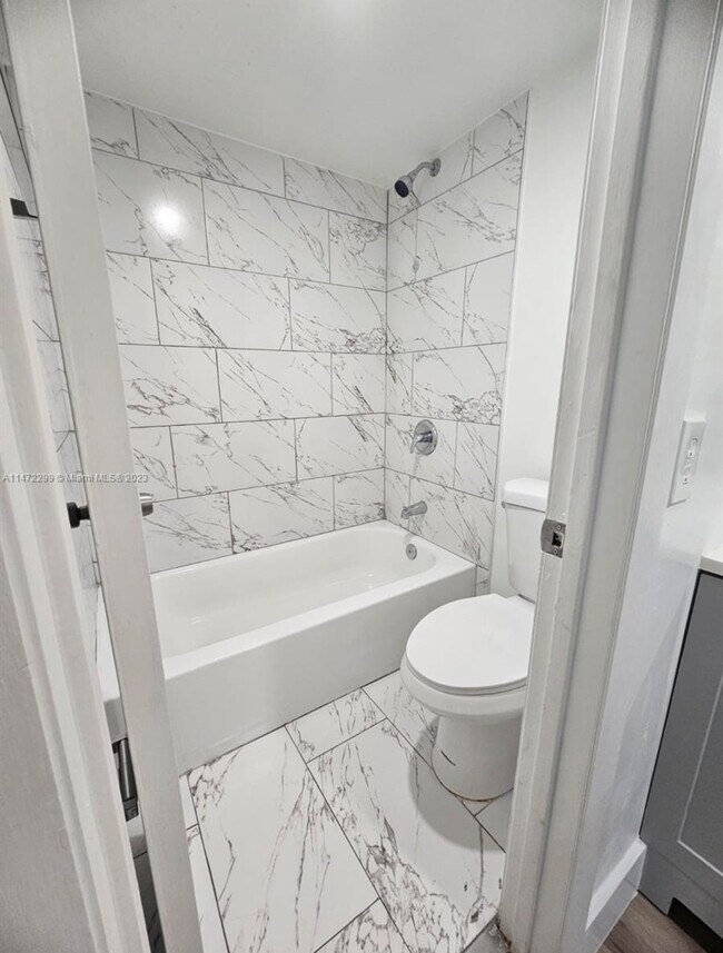Foto del edificio - 10000 NW 80th Ct