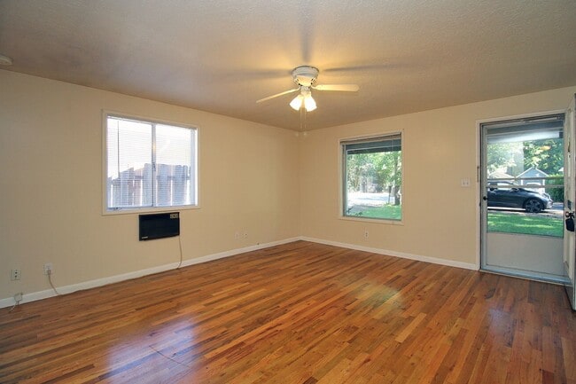 Foto del edificio - 16711 SW Lake Forest Blvd