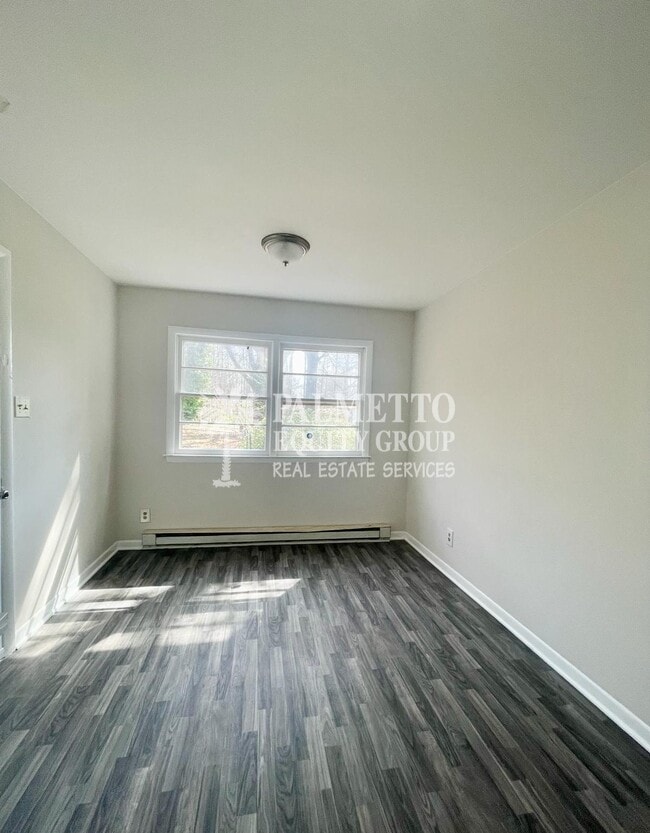 Foto del edificio - 2219 E Gate City Blvd