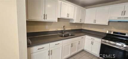 Building Photo - 1633 E 85th St