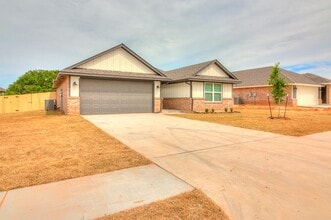 Building Photo - 4621 Lincoln Lndg