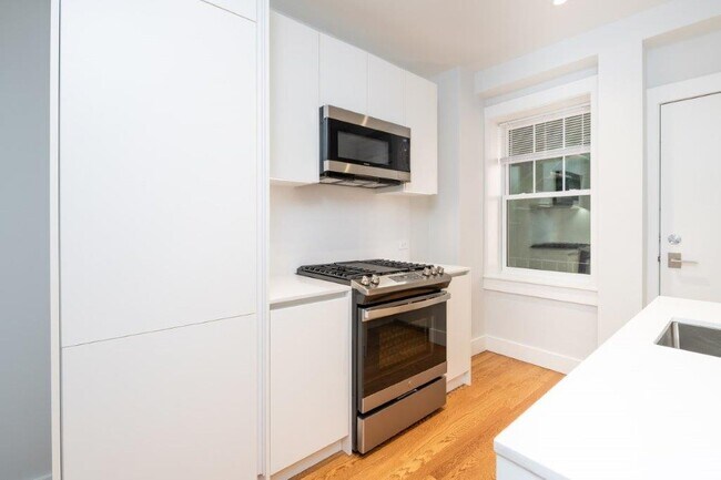 Building Photo - 15A Forest St