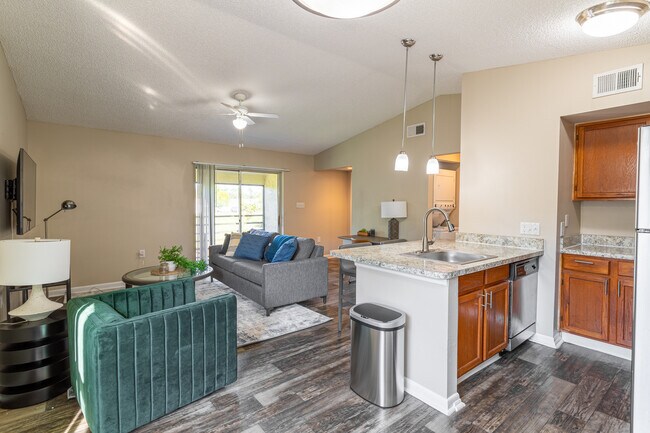 Foto del edificio - 7325 Goldenpointe Blvd