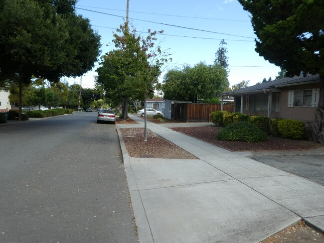 Foto del edificio - 717 Mountain View Ave