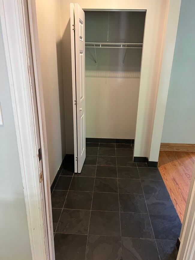 Entry - 3020 N Sawyer Ave