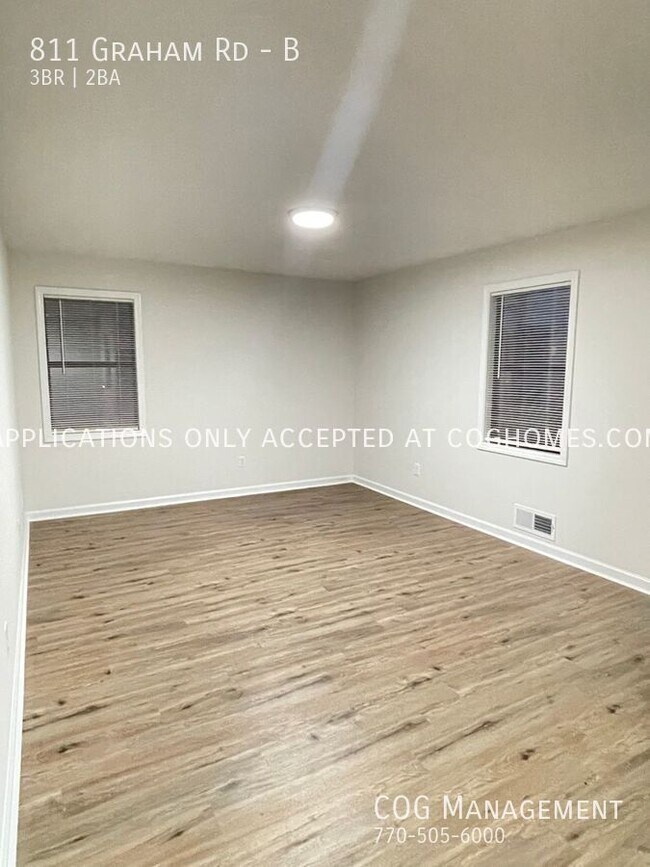 Foto del edificio - 811 Graham Rd