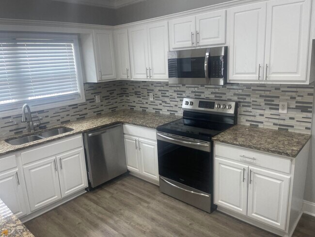 Building Photo - 1478 N Circle Dr NW