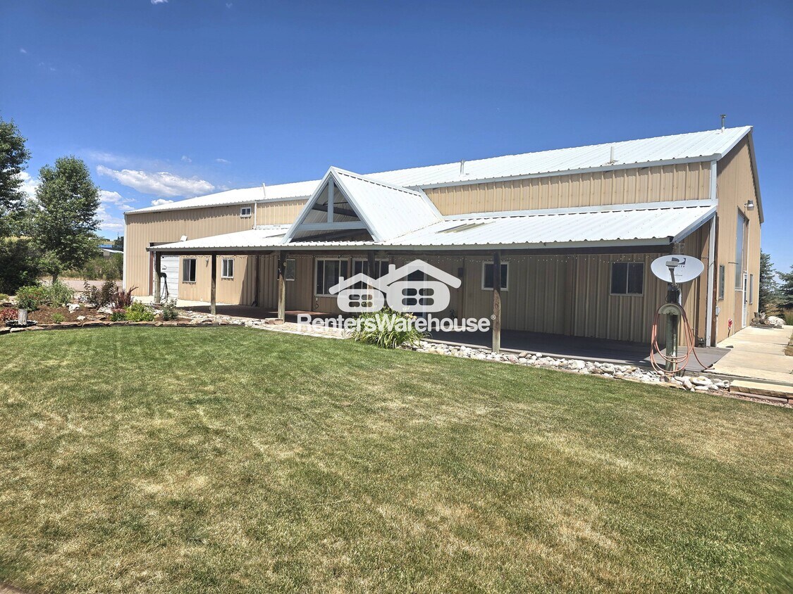 Foto principal - 999 Castlewood Dr