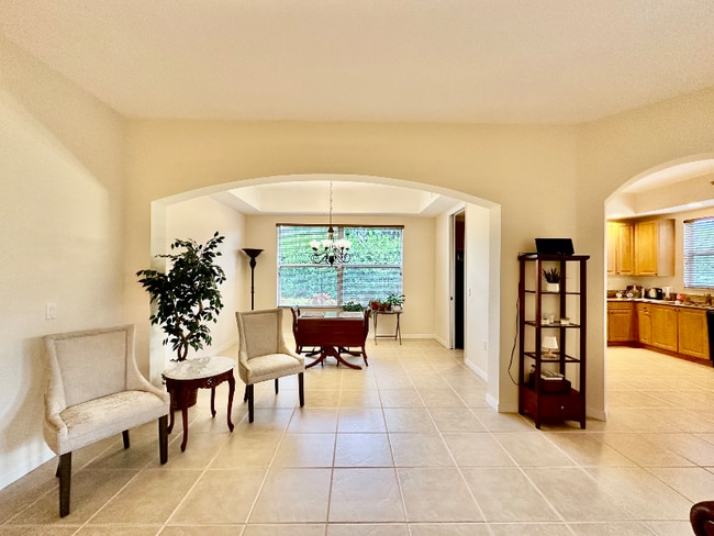 Building Photo - 1305 Mariposa Cir