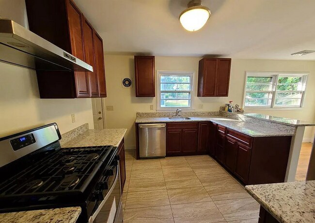 Foto del edificio - 412 Fisher Ave