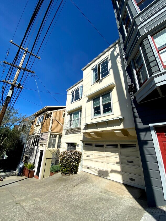 Primary Photo - 1358 Cole St