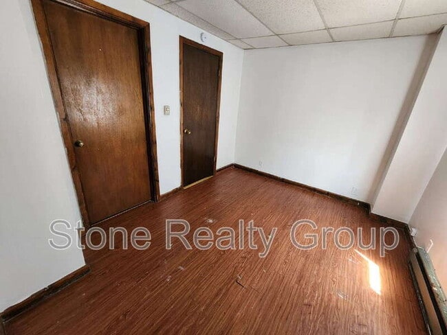 Building Photo - 509 S 5th St