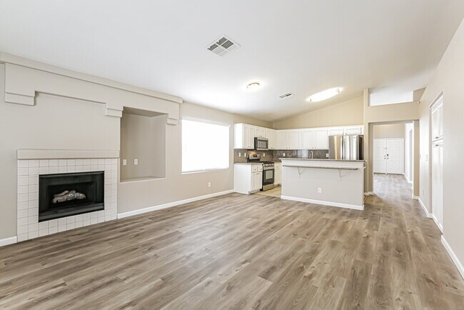 Foto del edificio - 3525 Summerday Ct
