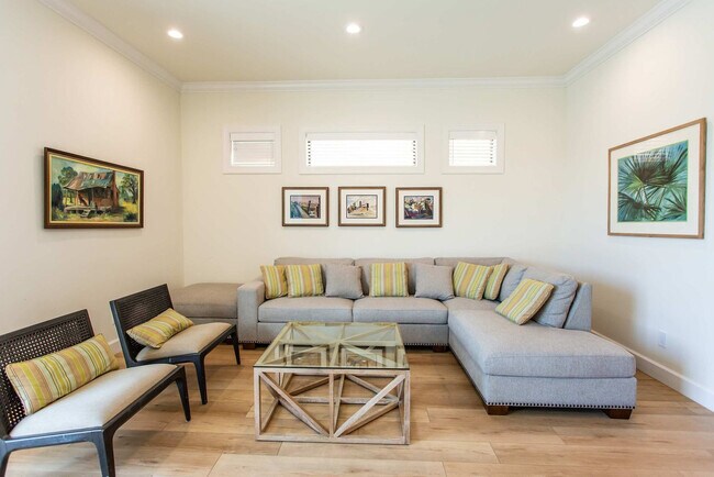 Foto del edificio - 588 111th Ave N