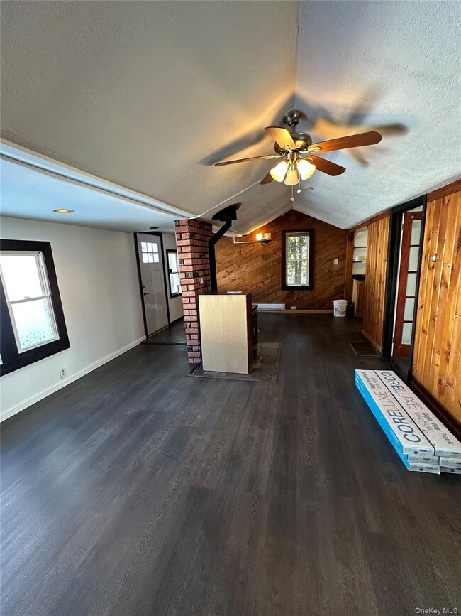 Building Photo - 69 Montrose Dr