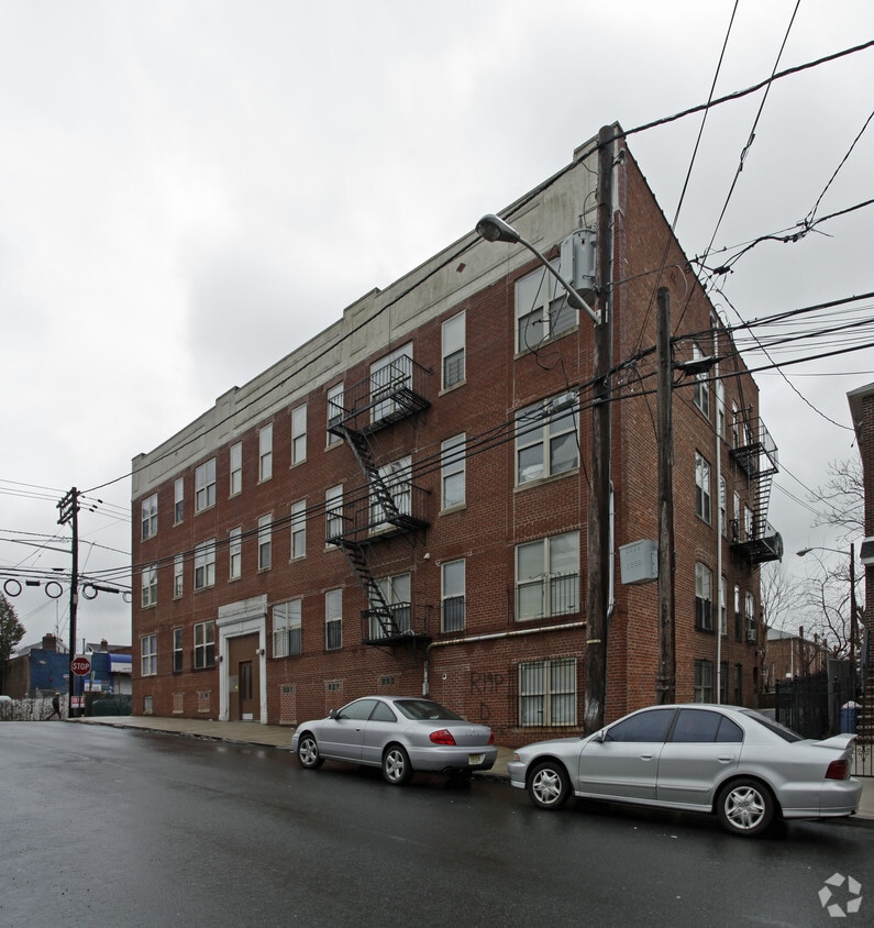 17 Tremont Ter, Irvington, NJ 07111 Apartments in Irvington, NJ