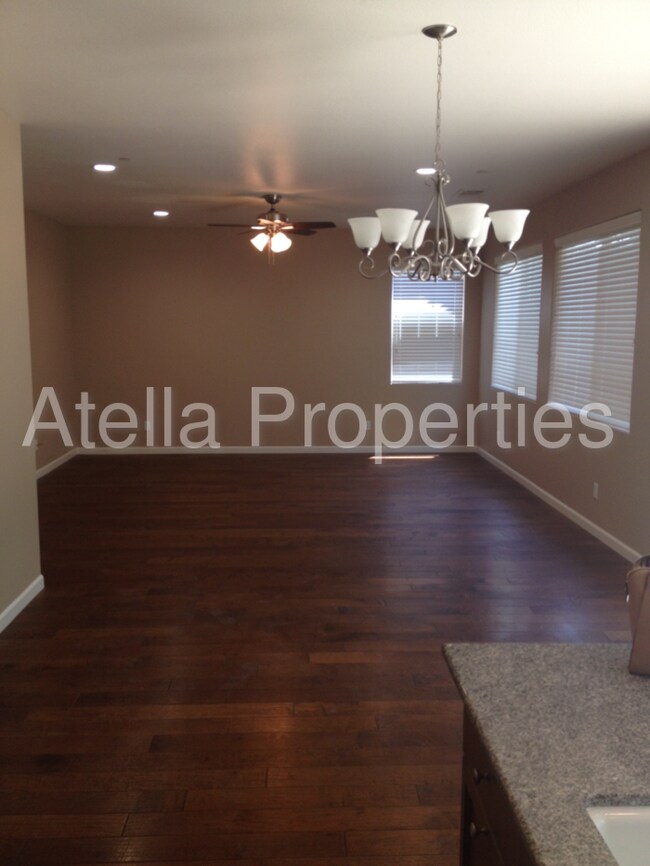 Building Photo - 2464 Chardonnay Pl
