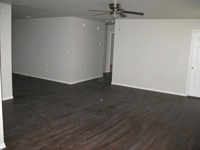 Foto del edificio - 11721 Surrey Hills Blvd, Yukon, OK. 73099