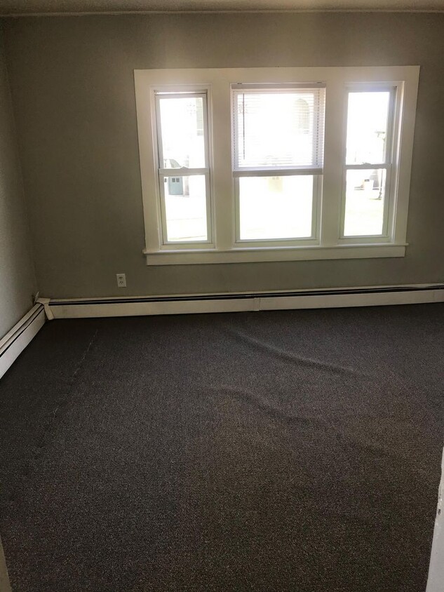 Building Photo - 117 Ash Street - 3L