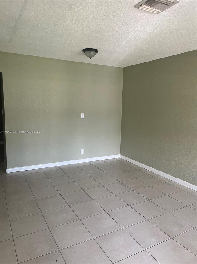 Foto del edificio - 5620 NW 14th St