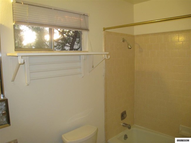 Foto del edificio - 3245-3255 Neil Rd