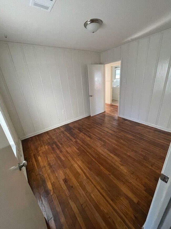 Foto del edificio - 2212 Jane St