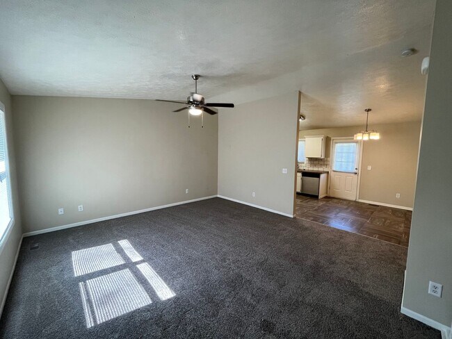 Foto del edificio - 420 W Saunders Ave