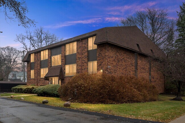 Foto del edificio - Maplecrest Apartments