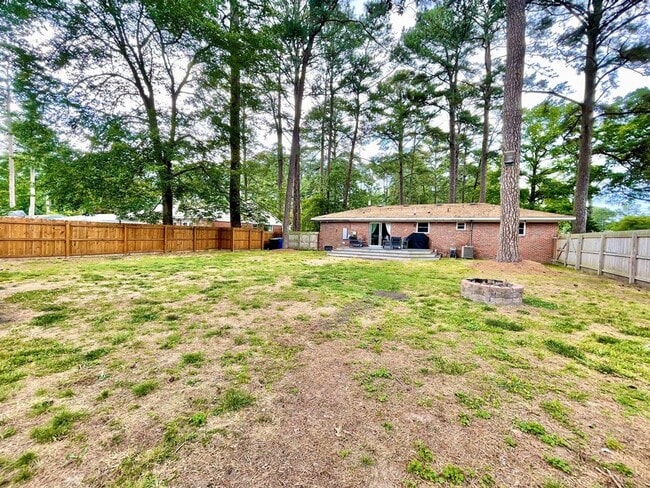 Foto del edificio - Ready 07-13-26! 4/2 Ranch Home On Corner Lot! Pet-Friendly & All Appliances Convey!
