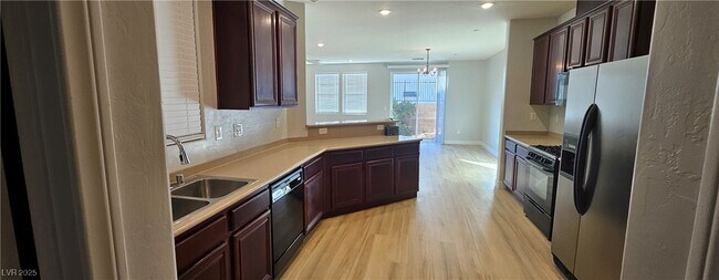 Foto del edificio - 395 Kensington Palace Ave