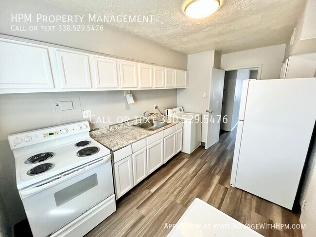 Foto del edificio - 20584 Lorain Rd