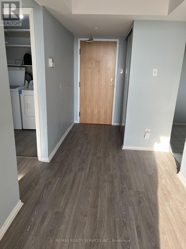 Building Photo - 330 Mill St S