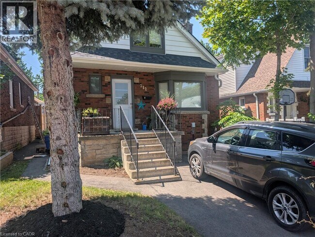 Building Photo - 312 Graham Ave S