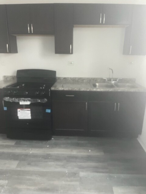 Building Photo - 1500 W 71st St