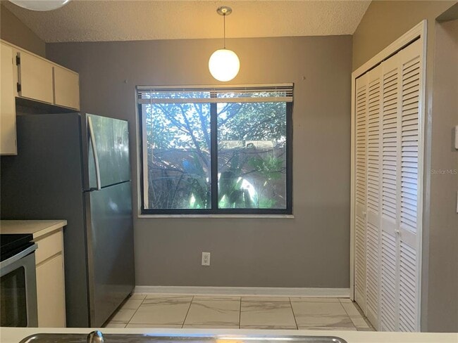 Building Photo - 9868 Lancewood St