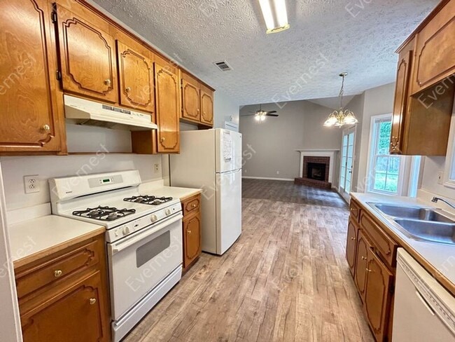 Building Photo - 308 Apache Dr