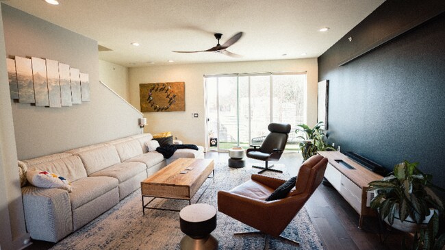Foto del edificio - 604 N Bluff Dr