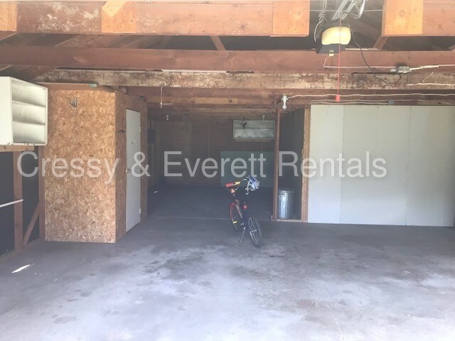 Building Photo - 3 Bedroom in Penn Schools