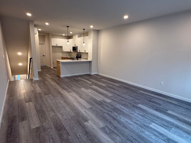 Foto del edificio - New! 3BD/3BTH Modern Townhouse in Cathcart...