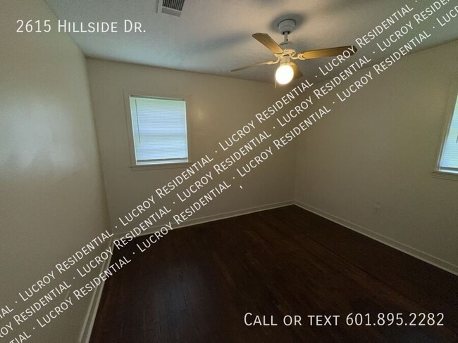 Building Photo - 2615 Hillside Dr