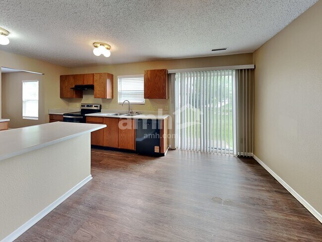 Foto del edificio - 14438 Banister Dr