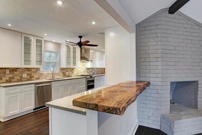 Foto del edificio - 11219 Ash Creek Dr