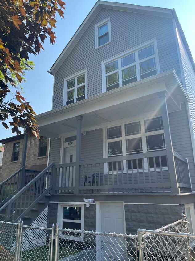 1425 S 51st Ct Unit 1, Cicero, IL 60804 Apartments in Cicero, IL