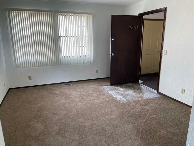 Foto del edificio - 2205 Stoneybrook Rd