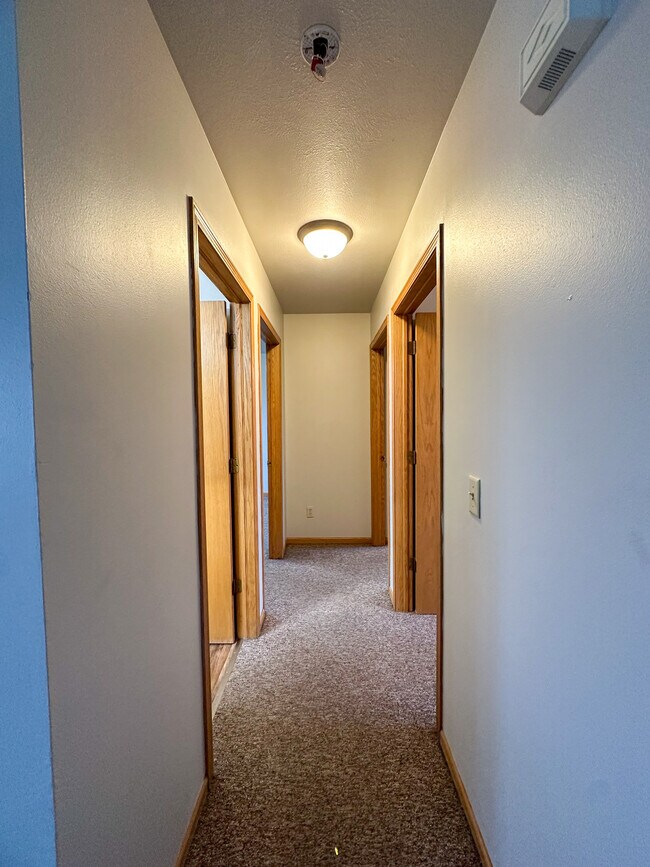 Foto del edificio - 2029 Green Valley Dr